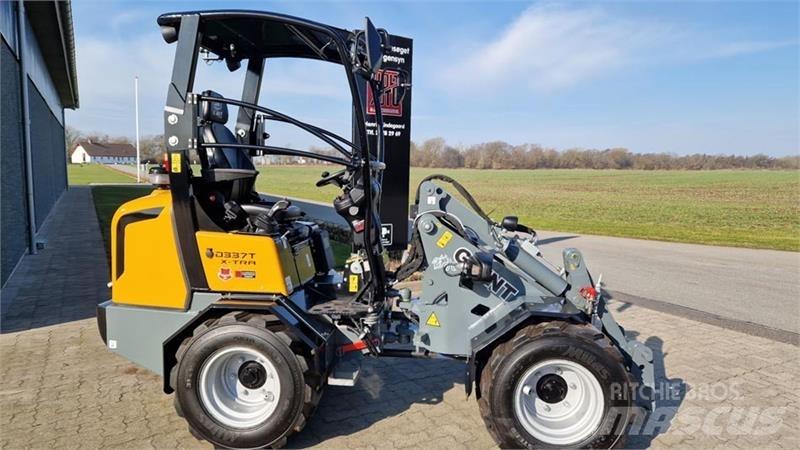 GiANT D337T Mini loaders
