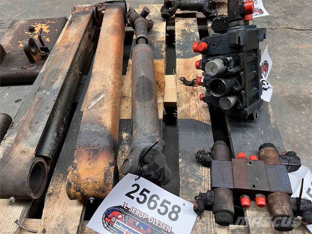 CASE 695SR kardan Other components