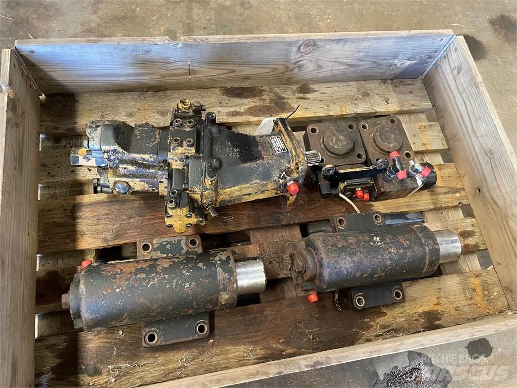  Diverse dele ex. Cat 206 Hydraulics