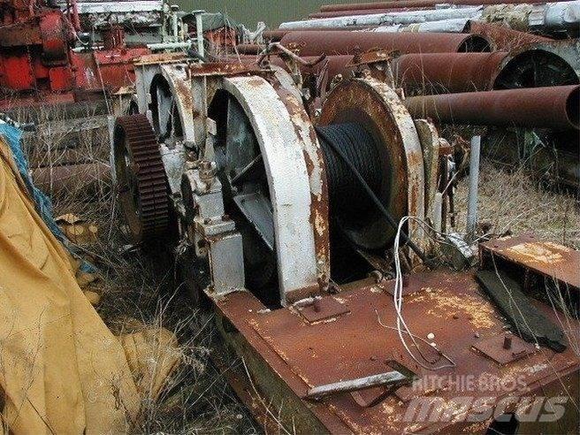  Piloteringsspil 3 tromler Hoists, winches and material elevators