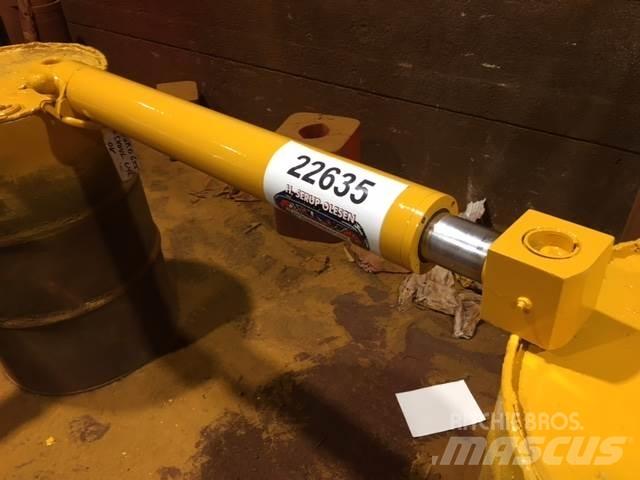  Skovlcylinder ex. Ford 655 Hydraulics