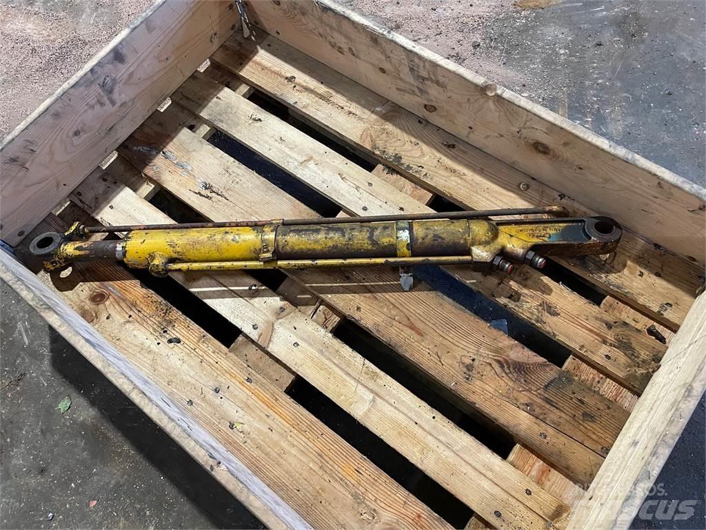  Skovlcylinder ex. MF50BX Hydraulics