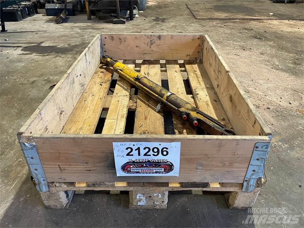  Skovlcylinder ex. MF50BX Hydraulics