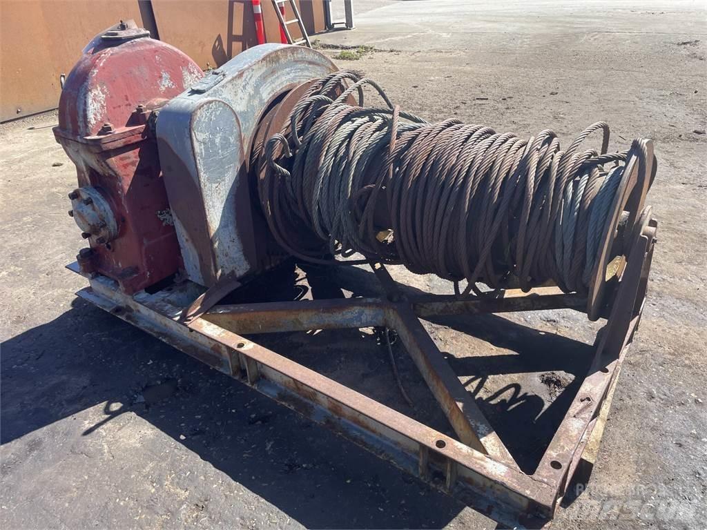  Snekkegearsspil, elektrisk Hoists, winches and material elevators