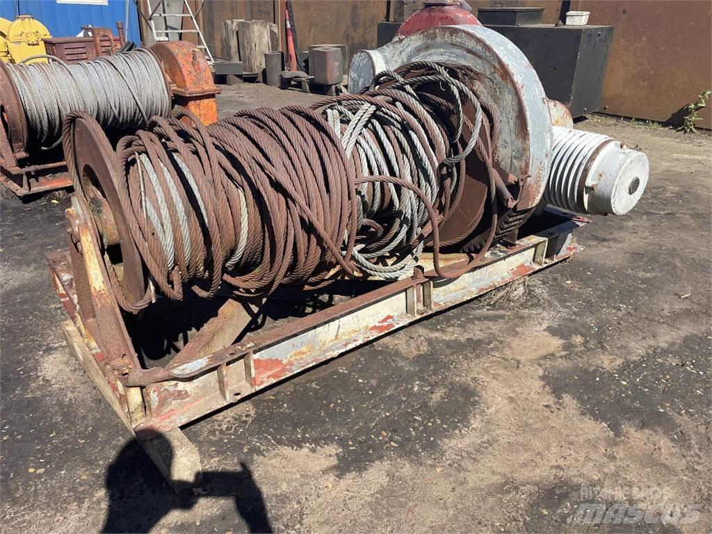  Snekkegearsspil, elektrisk Hoists, winches and material elevators