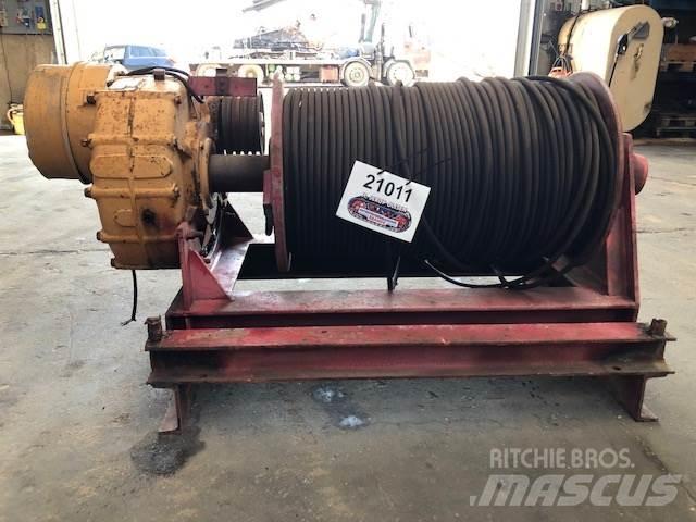  Spil med gear Hoists, winches and material elevators