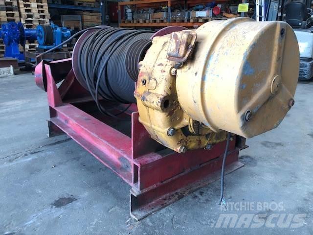  Spil med gear Hoists, winches and material elevators