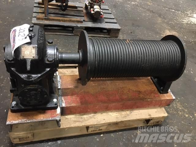  Spil - udv. 1:34 Hoists, winches and material elevators