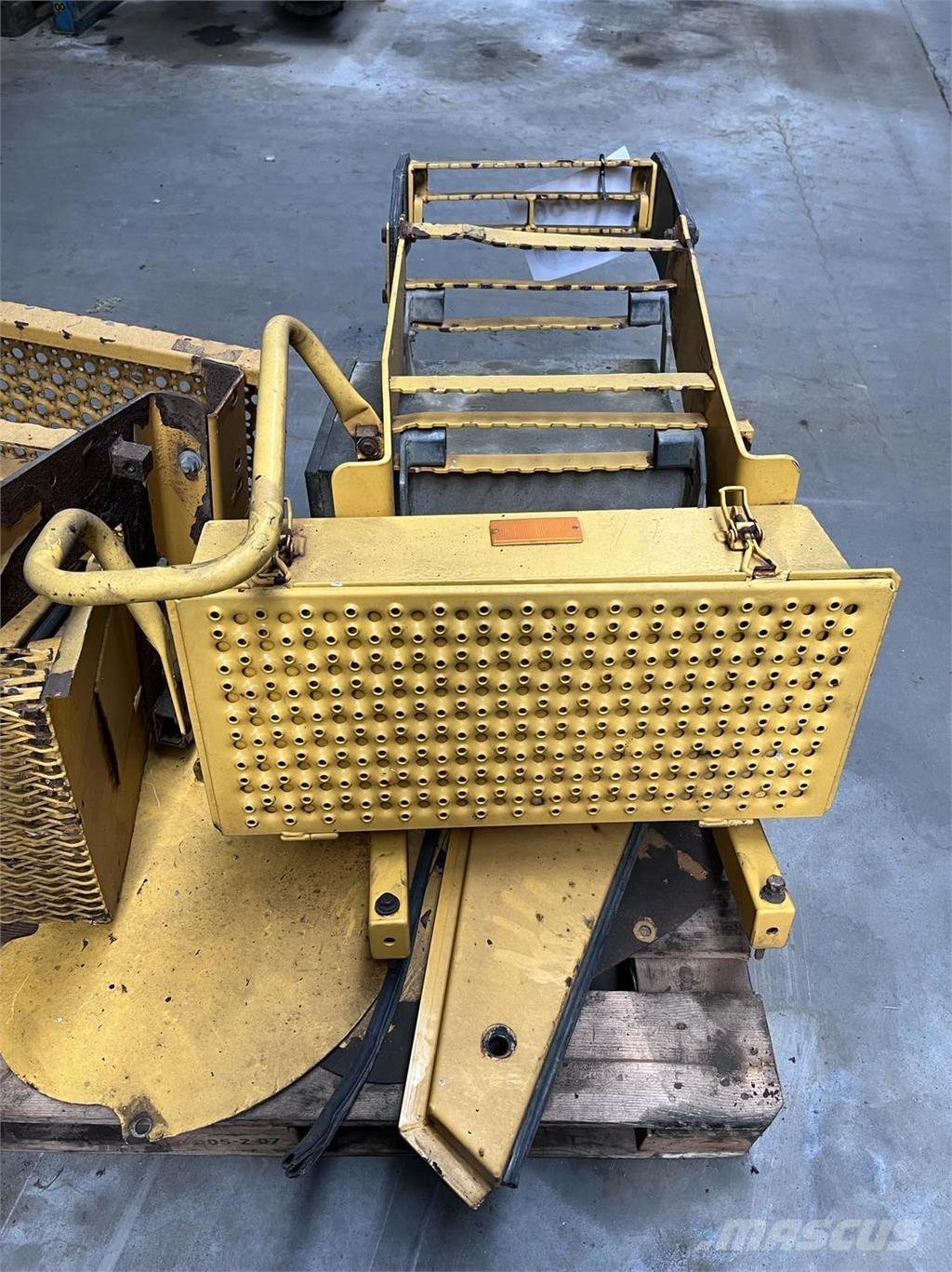  Trappe, Volvo L90E Other components