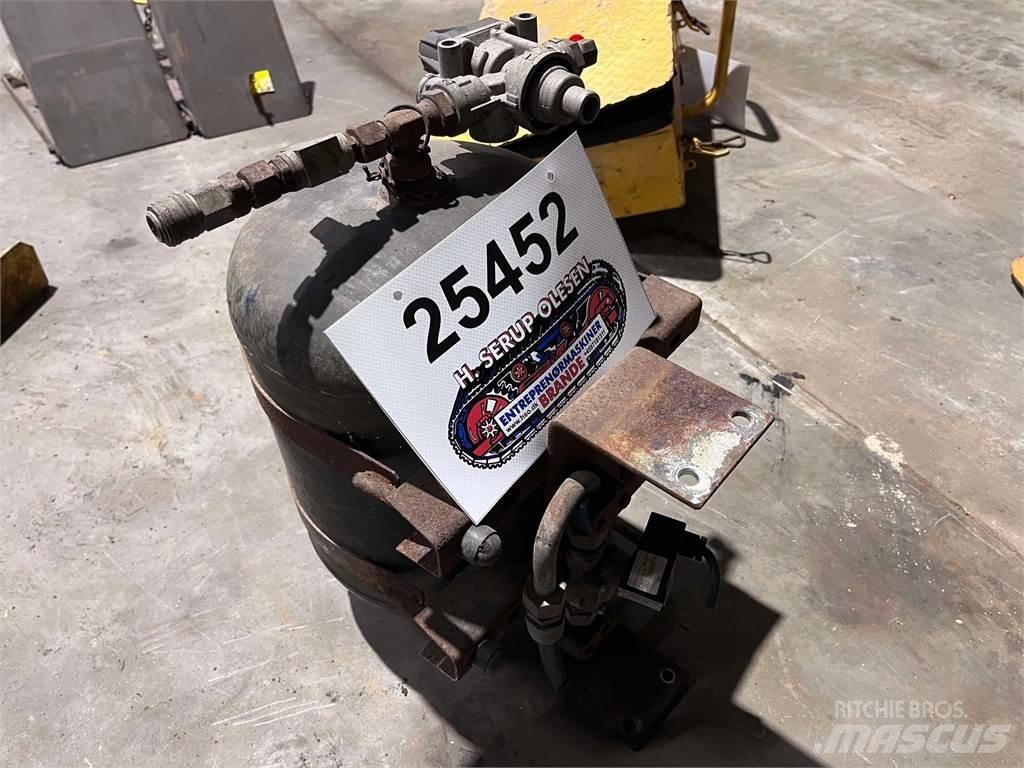 Volvo L120F lufttank Other components