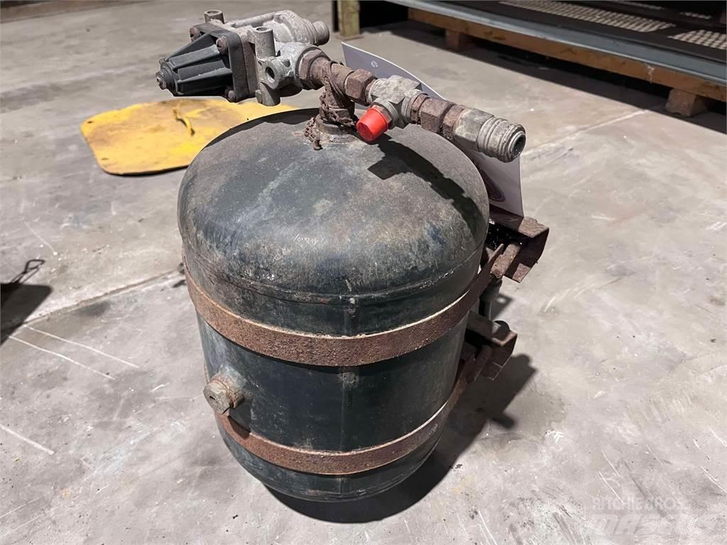 Volvo L120F lufttank Other components