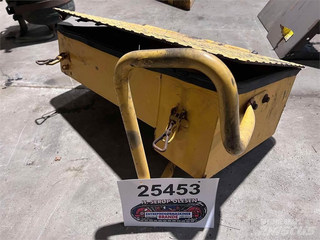 Volvo L120F værktøjskasse Other components