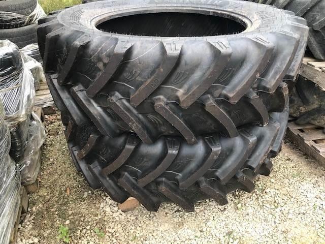  Rear Tyres Tyres, wheels and rims