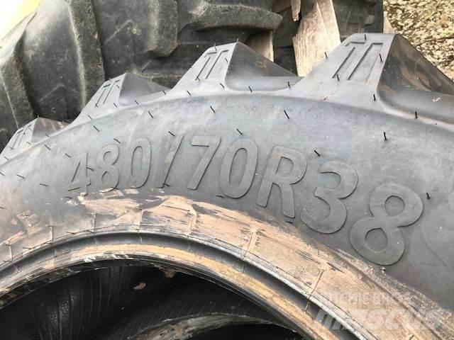  Rear Tyres Tyres, wheels and rims