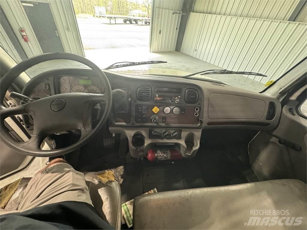 Freightliner M2 106 Flatbed / Dropside trucks