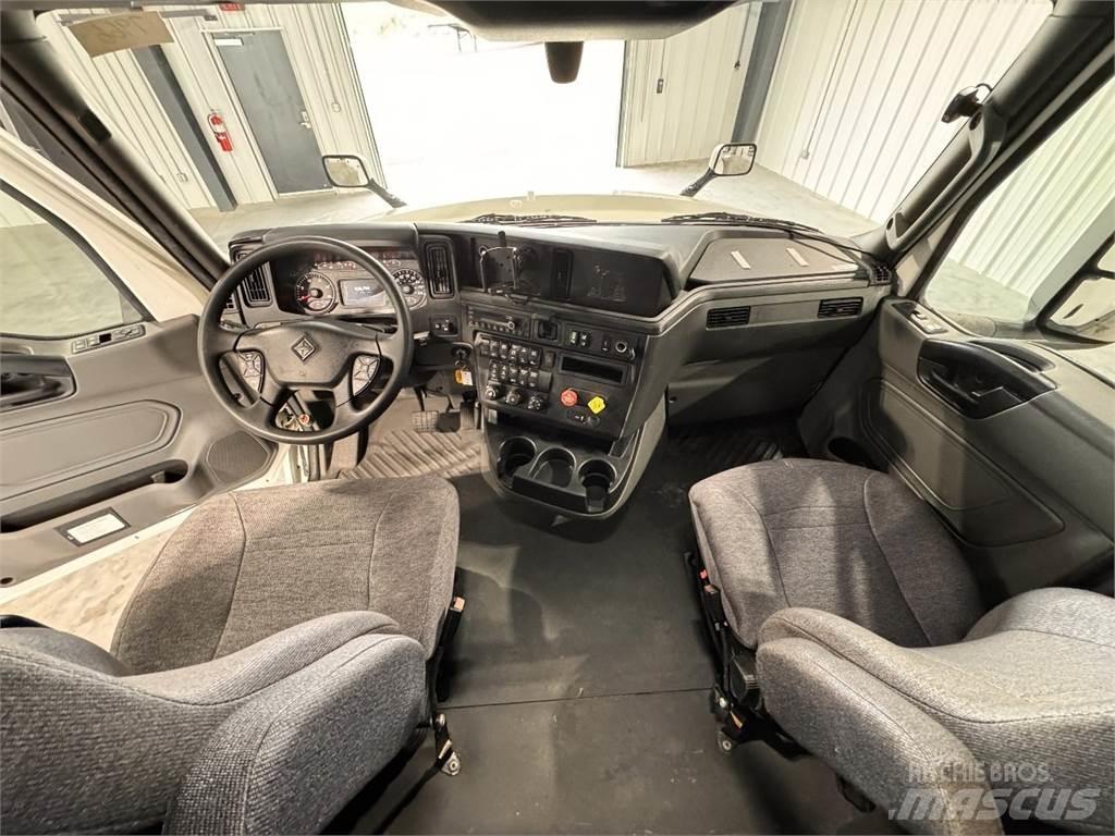 International LT625 Tractor Units