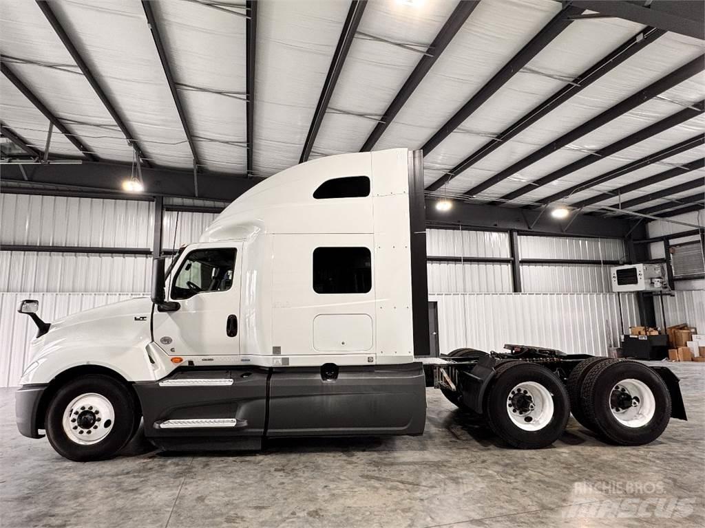 International LT625 Tractor Units