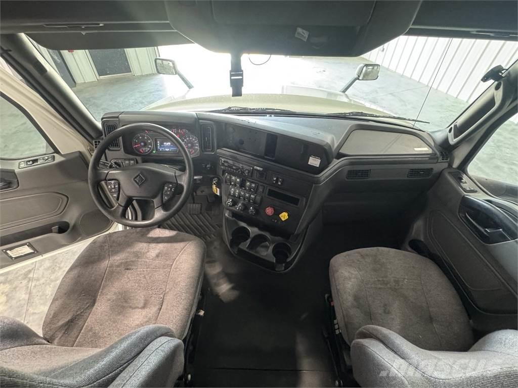 International LT625 Tractor Units