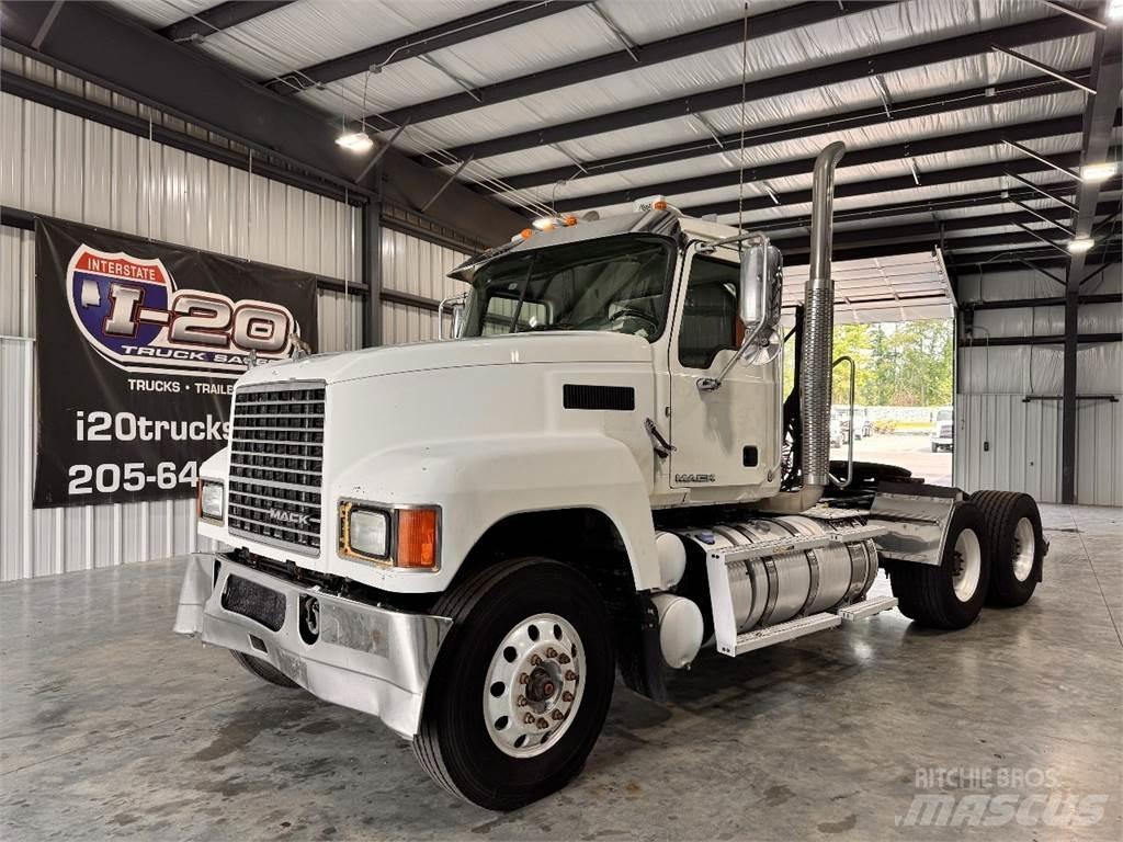 Mack CHU613 Tractor Units