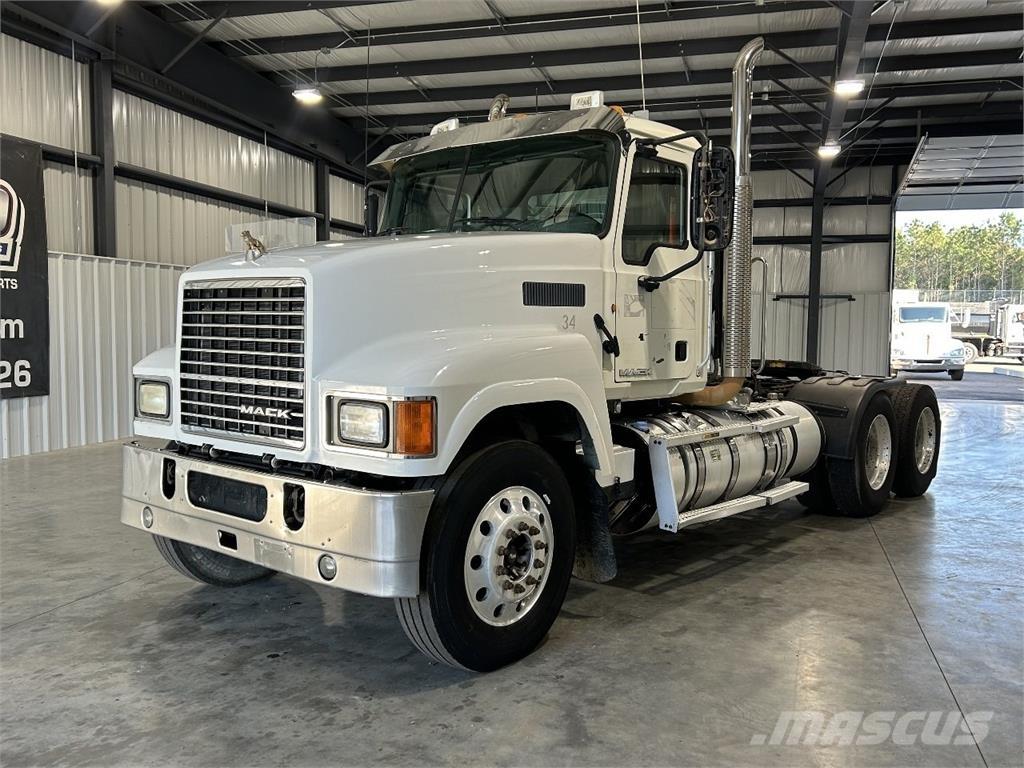 Mack CHU613 Tractor Units