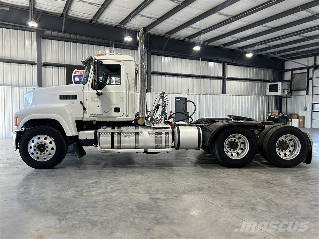 Mack CHU613 Tractor Units