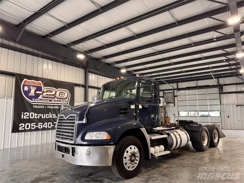 Mack CXU613 Tractor Units