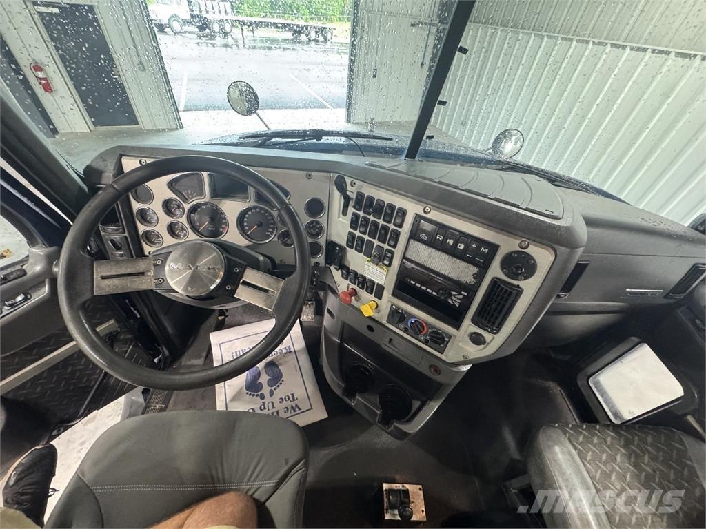 Mack CXU613 Tractor Units