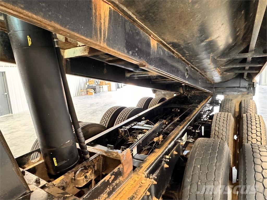 Mack GU713 Tipper trucks