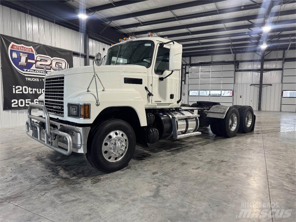 Mack Pinnacle Tractor Units
