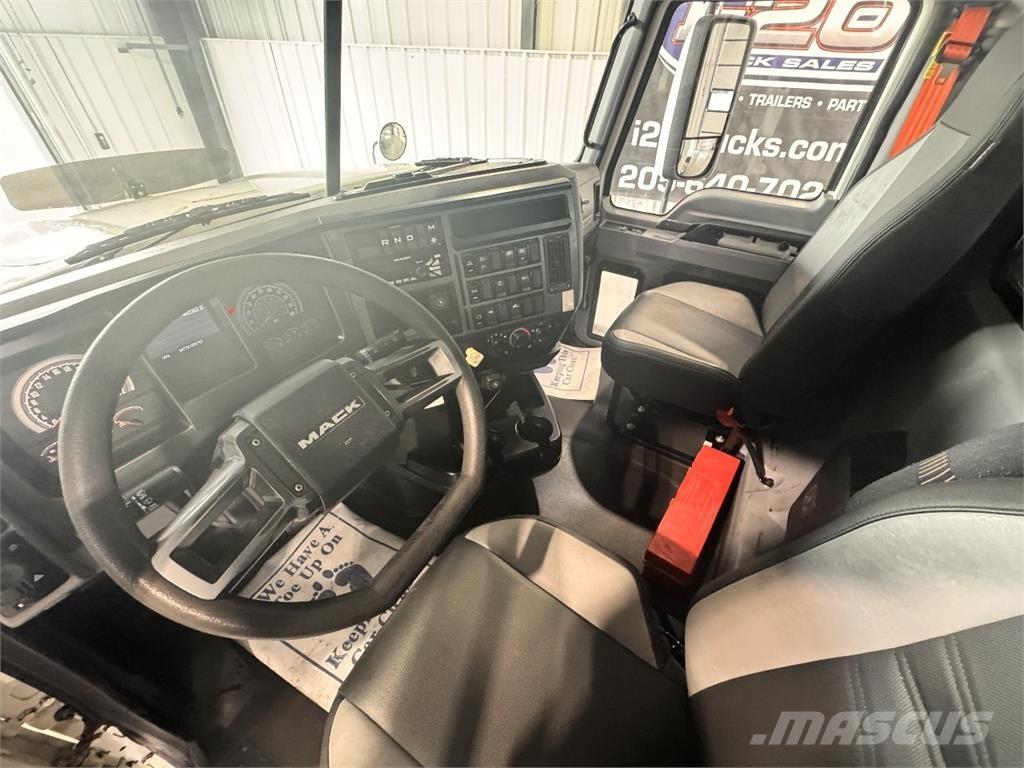 Mack Pinnacle Tractor Units
