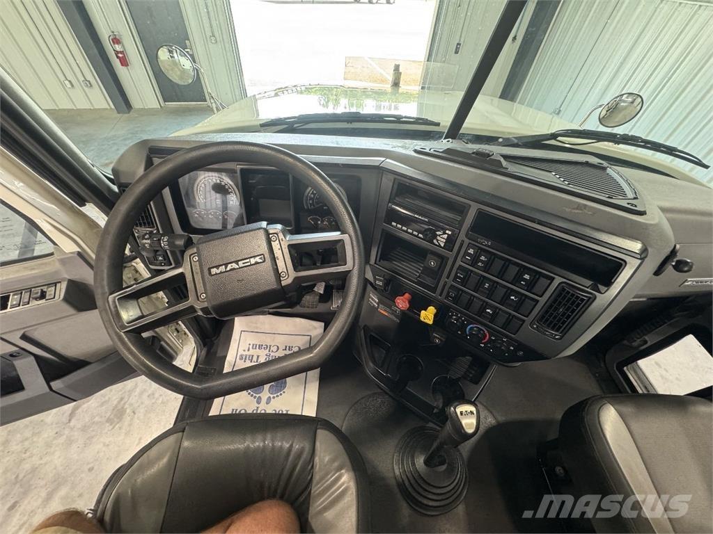 Mack Pinnacle Tractor Units