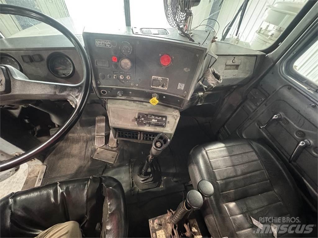 Mack RD690S Container Frame trucks