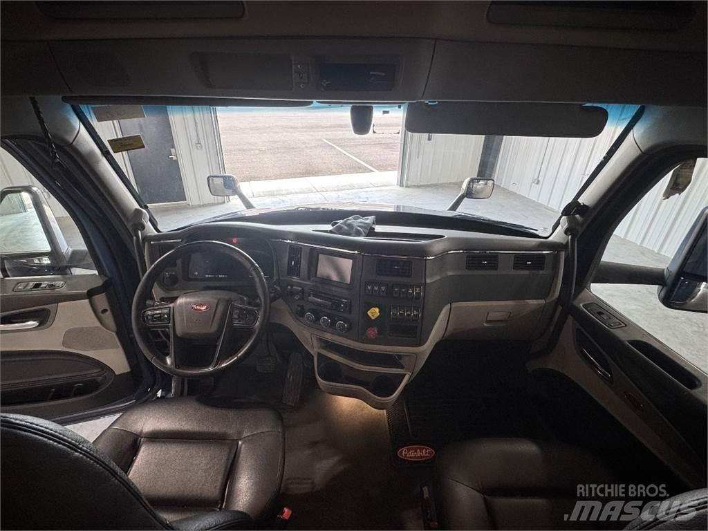Peterbilt 579 Tractor Units