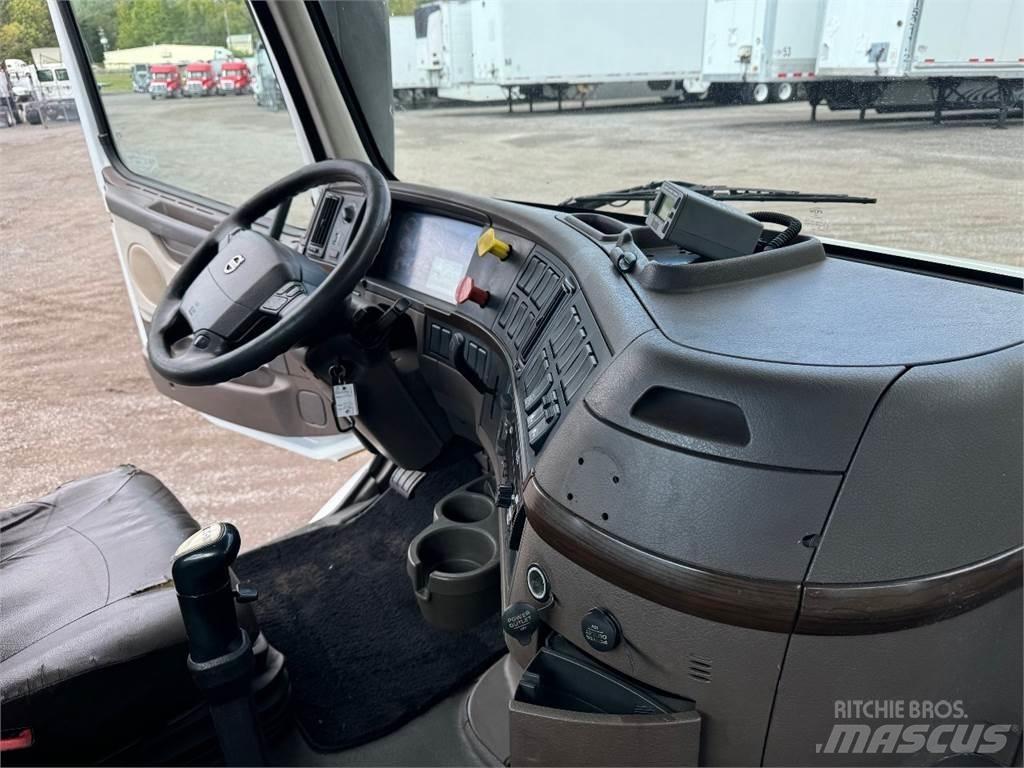 Volvo VNL42T300 Tractor Units