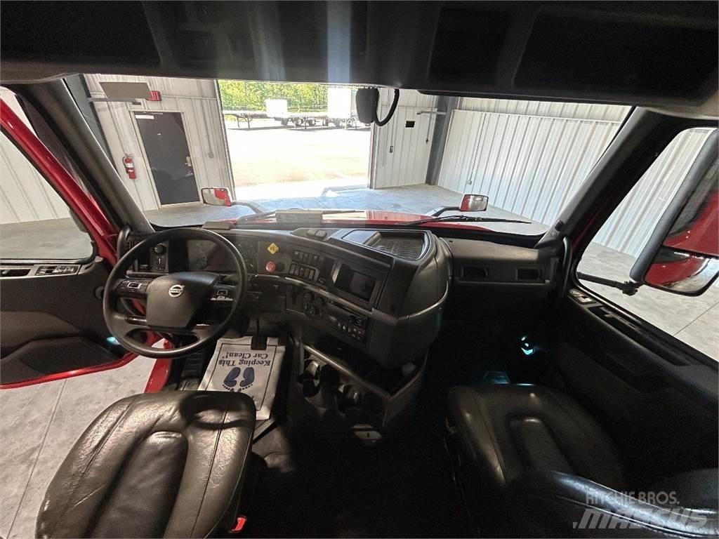 Volvo VNL64T740 Tractor Units