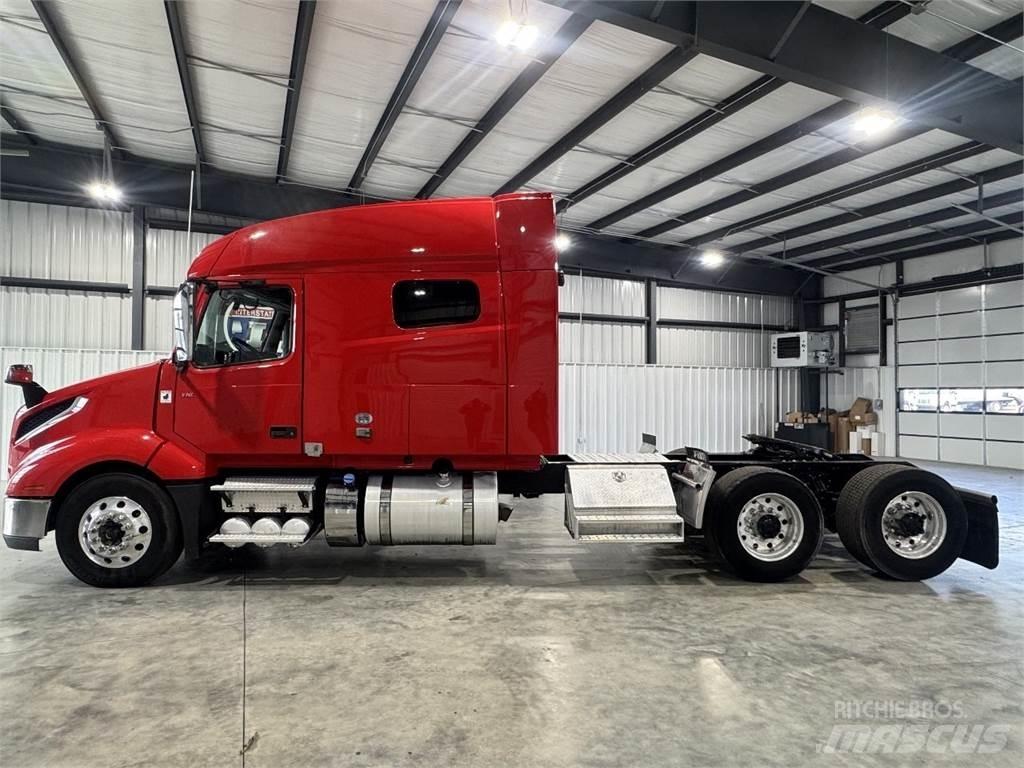 Volvo VNL64T740 Tractor Units