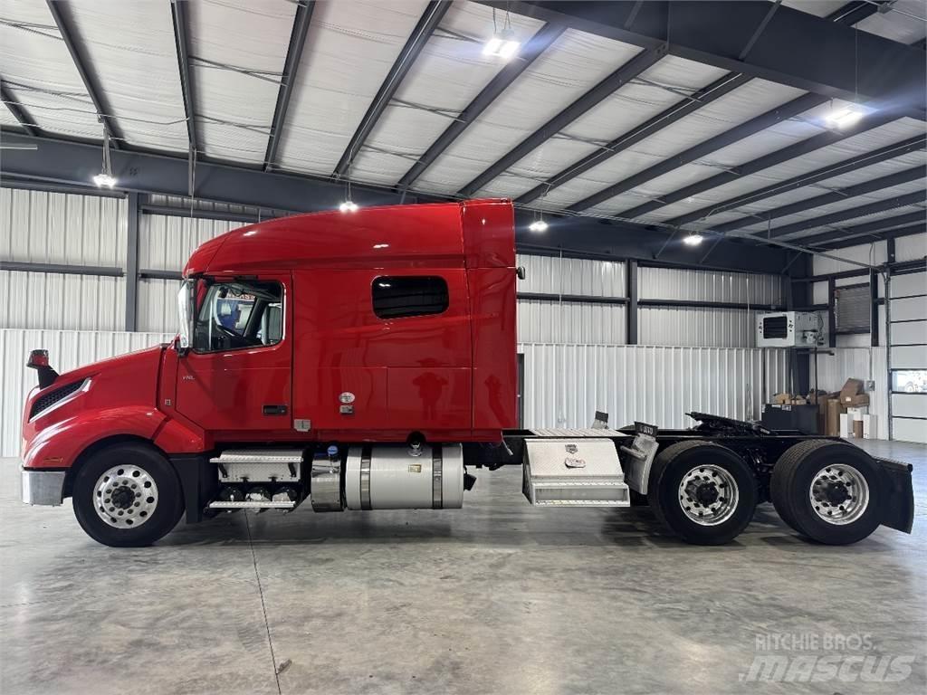 Volvo VNL64T740 Tractor Units