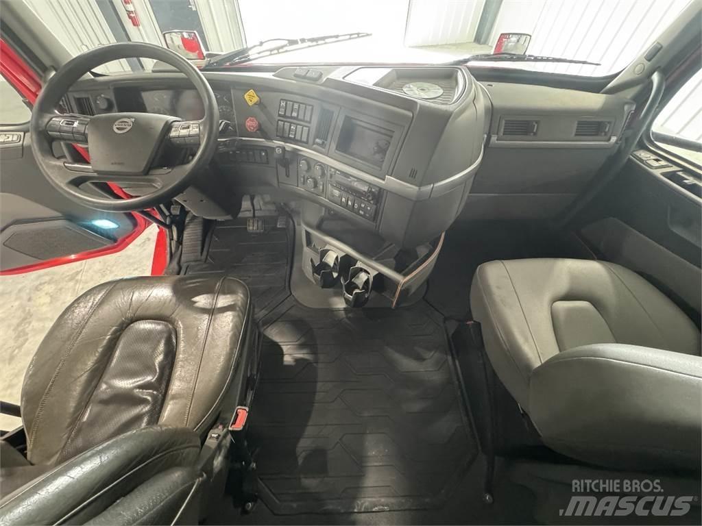 Volvo VNL64T740 Tractor Units