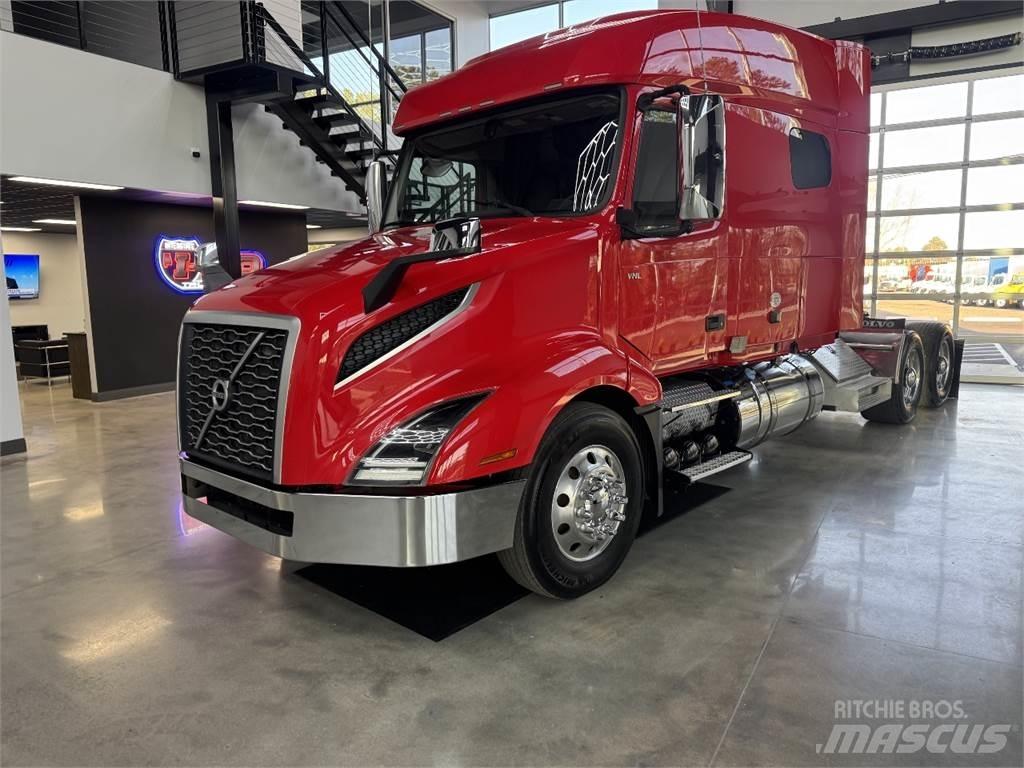Volvo VNL64T740 Tractor Units