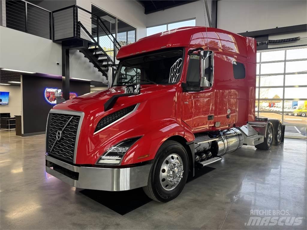 Volvo VNL64T740 Tractor Units