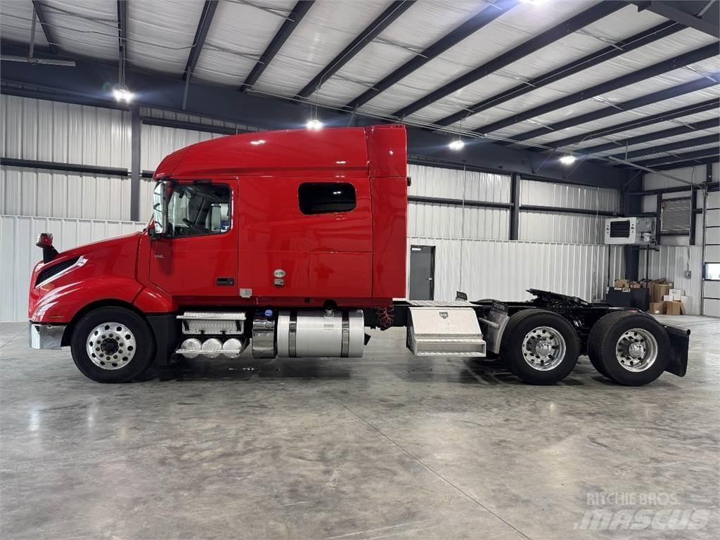 Volvo VNL64T740 Tractor Units