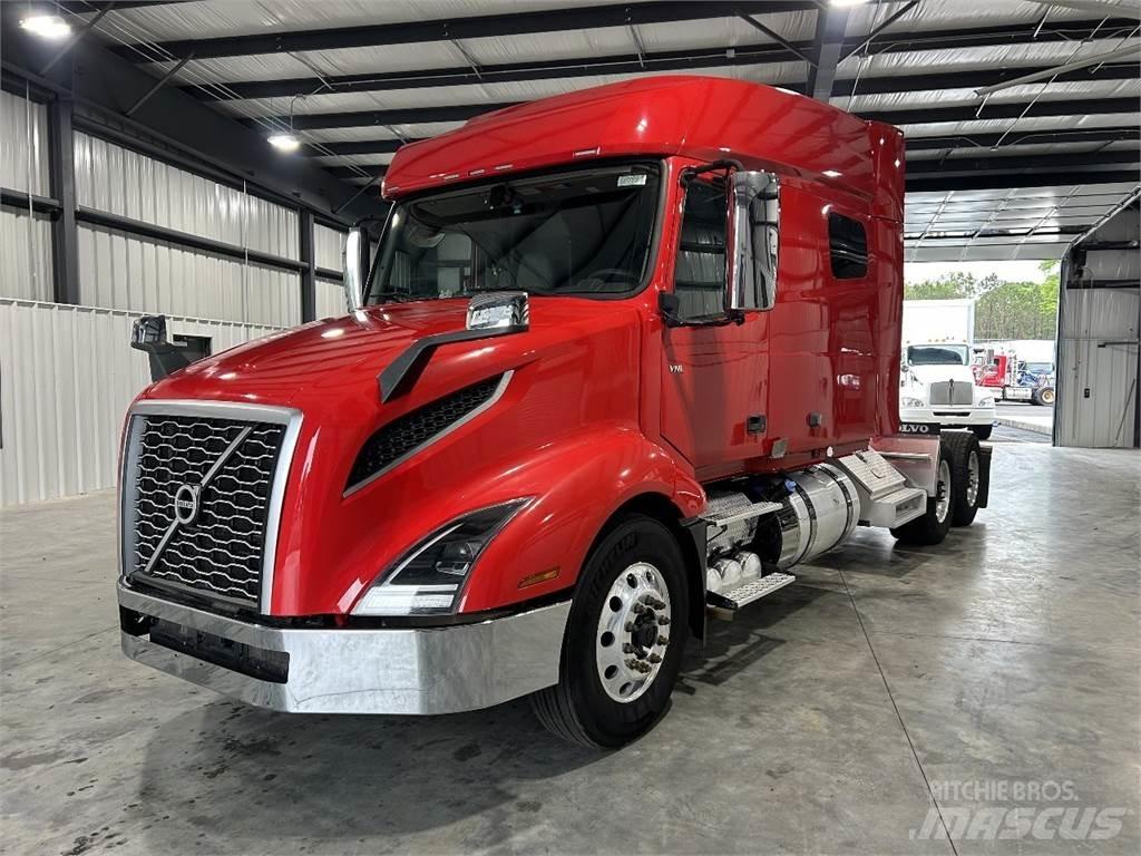 Volvo VNL64T740 Tractor Units