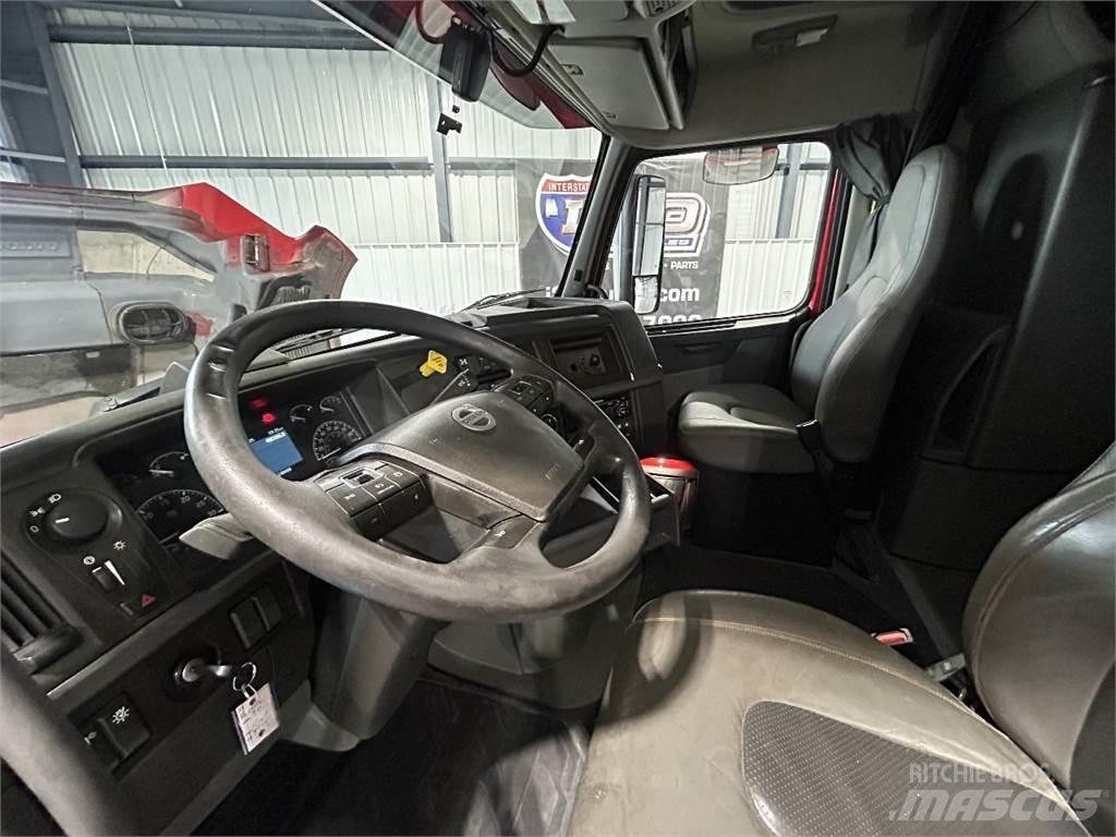 Volvo VNL64T740 Tractor Units