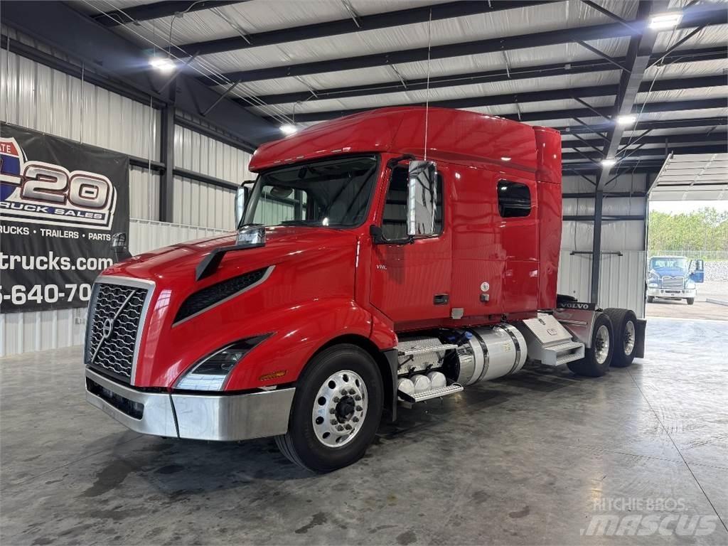 Volvo VNL64T740 Tractor Units