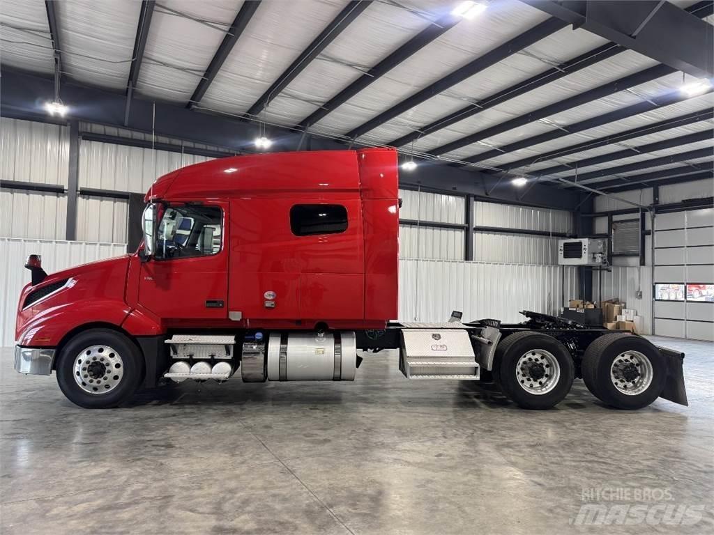 Volvo VNL64T740 Tractor Units