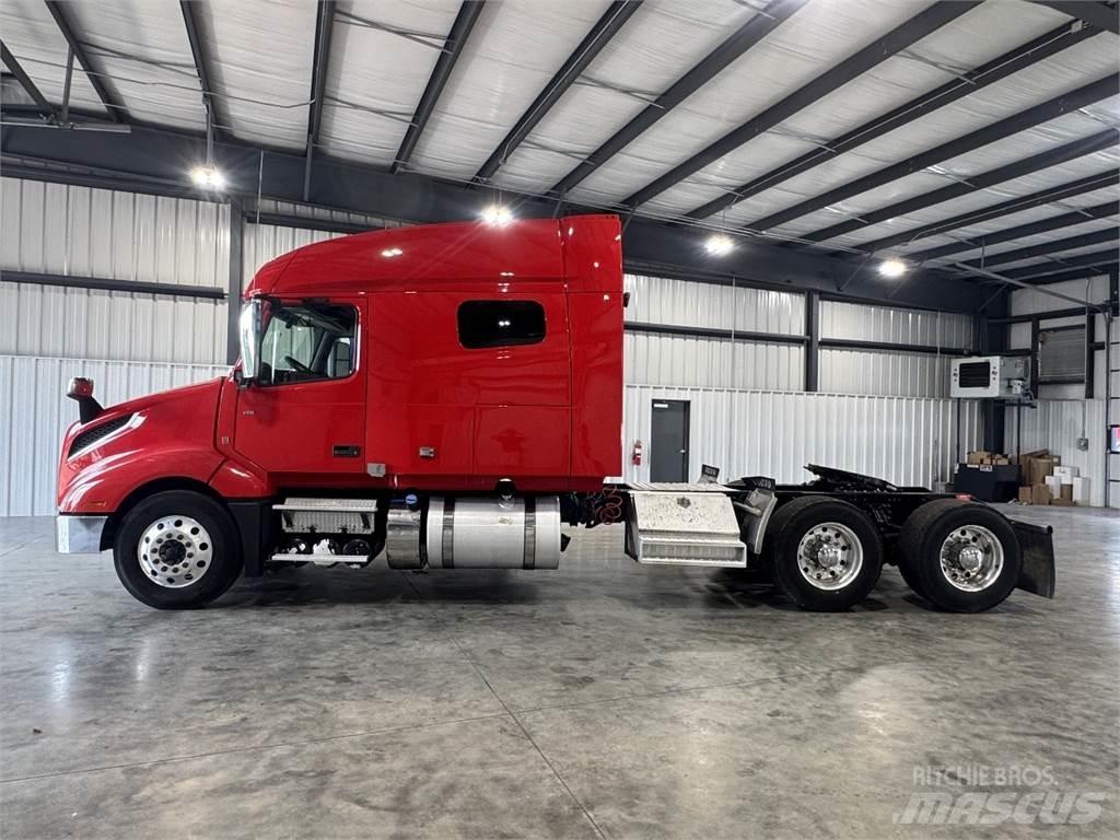 Volvo VNL740 Tractor Units