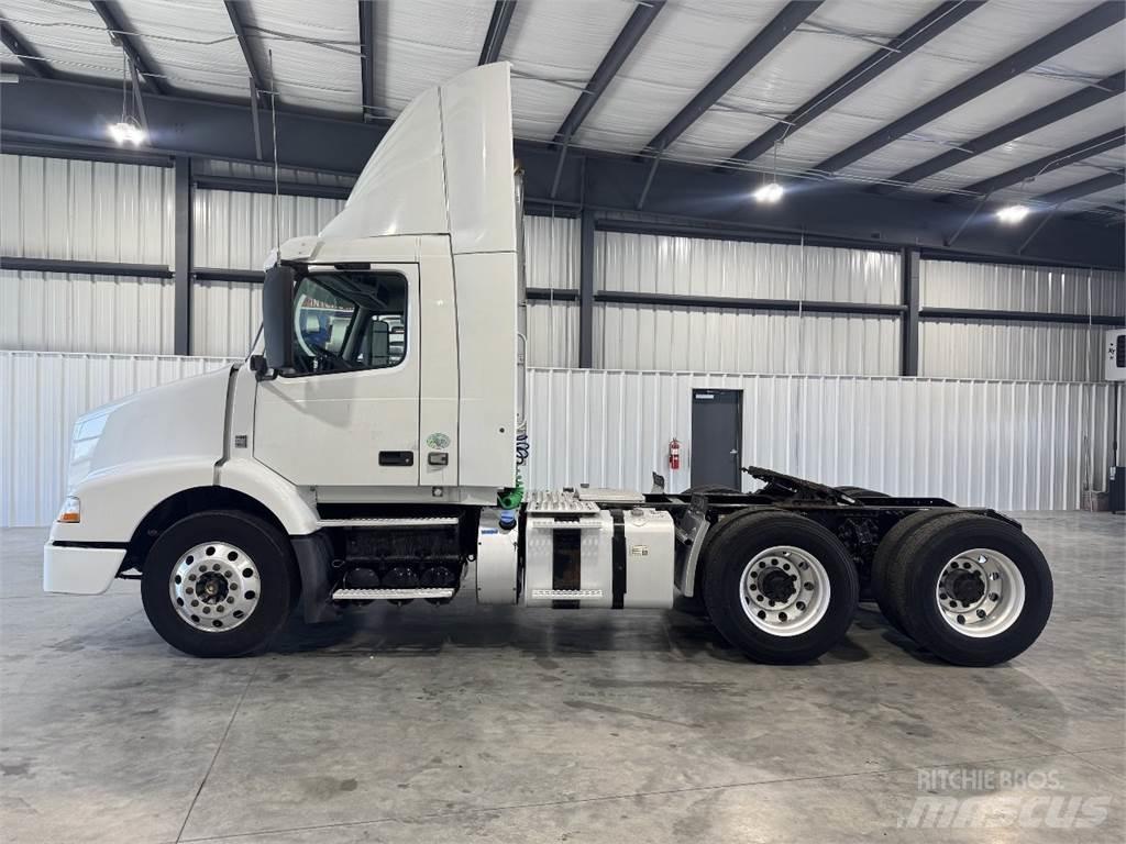 Volvo VNM64T200 Tractor Units