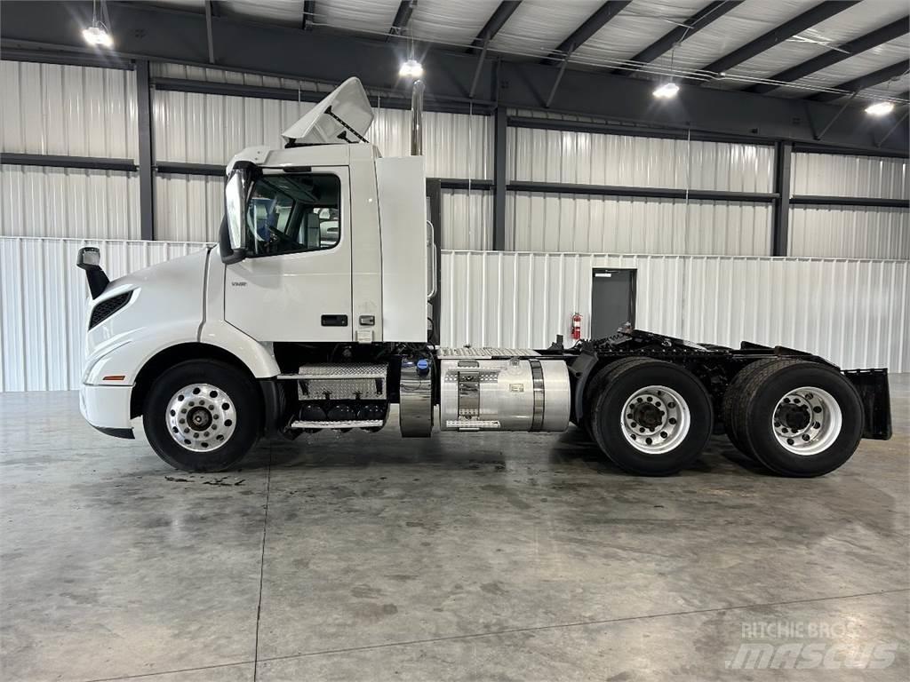 Volvo VNR64T300 Tractor Units