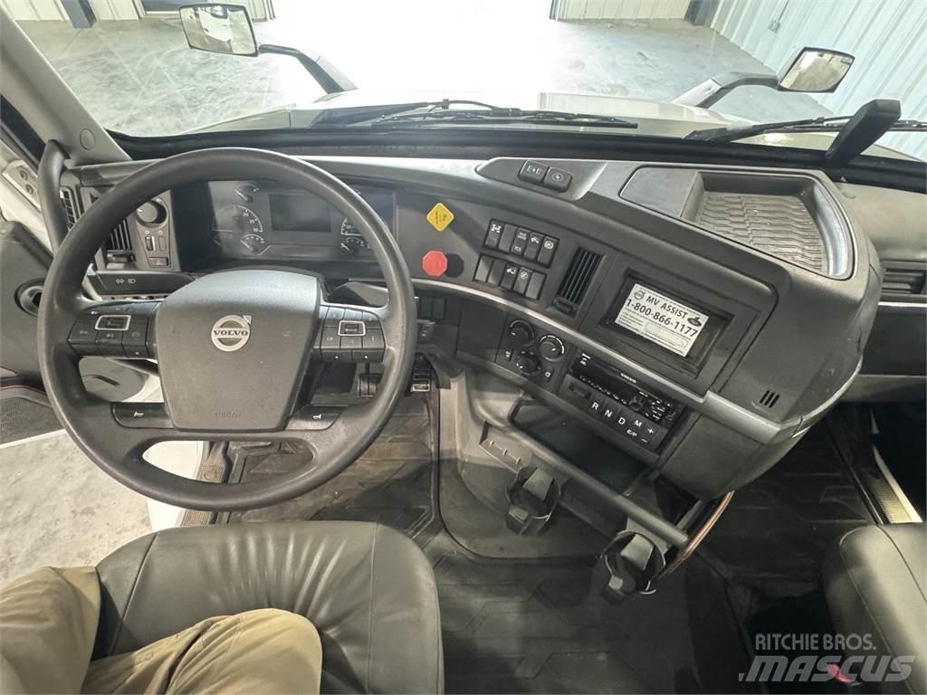 Volvo VNR64T300 Tractor Units