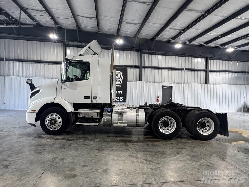 Volvo VNR64T300 Tractor Units